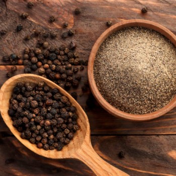 Πιπέρι μαύρο τριμμένο Πιπέρι μαύρο τριμμένο