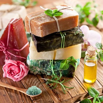 Χειροποίητο σαπούνι ελαιολάδου με κόκκους καφέ 90γρ. Χειροποίητο σαπούνι ελαιολάδου με κόκκους καφέ 90γρ.